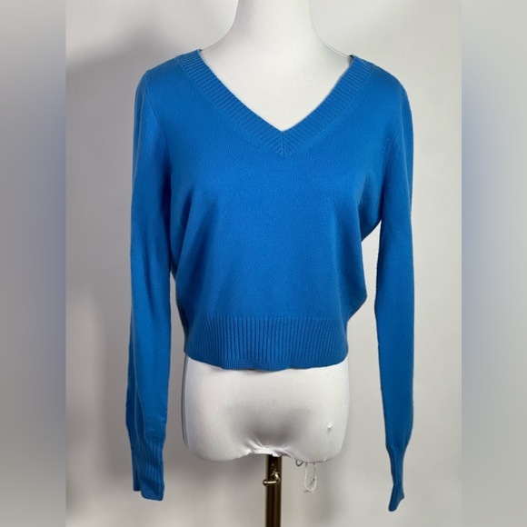 NEW J Crew Cashmere shrunken V-neck sweater - Picture 6 of 9